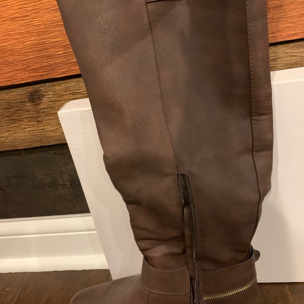 Boots - Picture 3 of 3